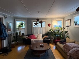 Building Photo - 289 S Winooski Ave