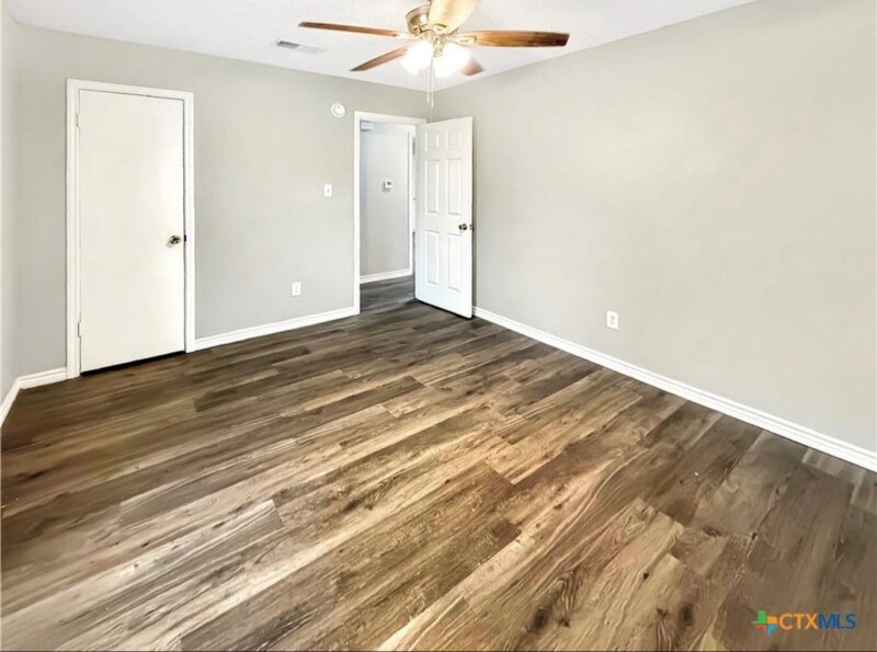 Building Photo - 1810 Clarawood Dr