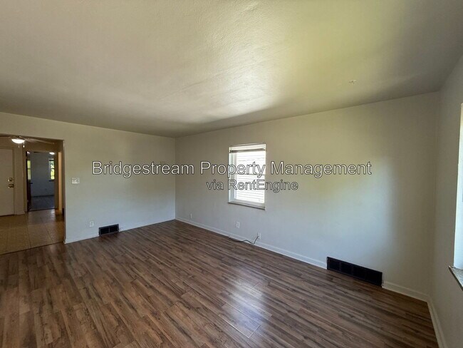 Building Photo - 68 Knecht Dr
