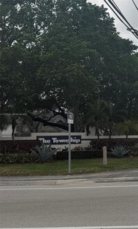Building Photo - 2590 Carambola Cir N