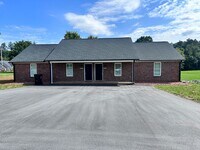 Building Photo - Available now!  Super Convenient Location in a peaceful area of Lincoln County.