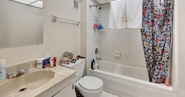 Building Photo - 7820 S Colony Cir