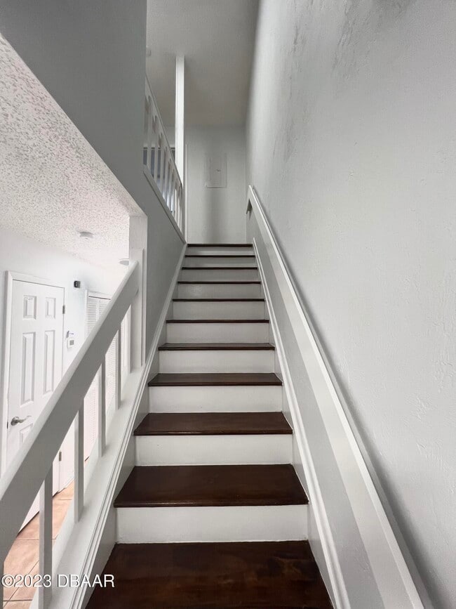 Building Photo - 9 Lakewood Park