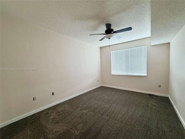 Building Photo - 6984 SW 39th St