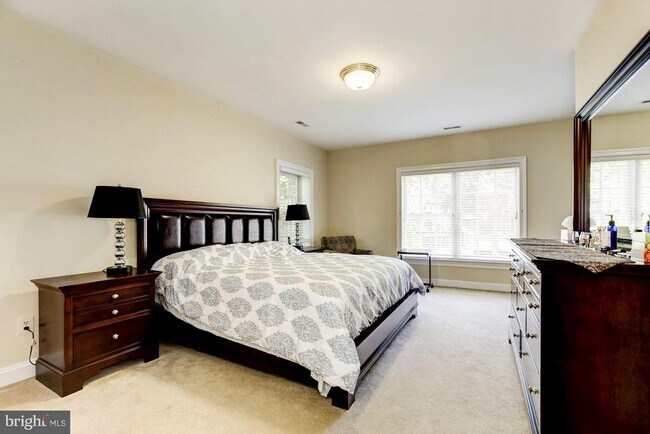 Building Photo - 9909 Avenel Farm Dr