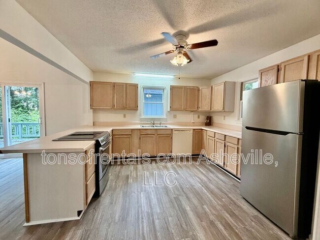 Building Photo - 327 Winding Way Ln