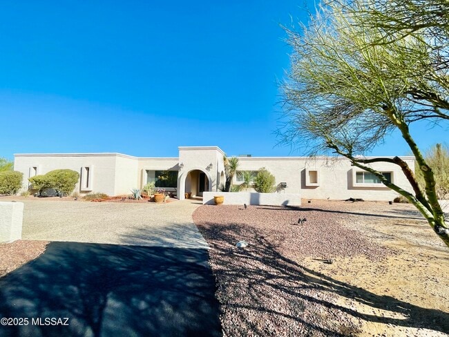 Building Photo - 12825 E Cape Horn Dr