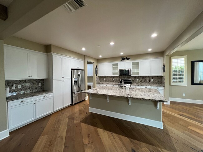 Building Photo - Former model home with tons of upgrades in...