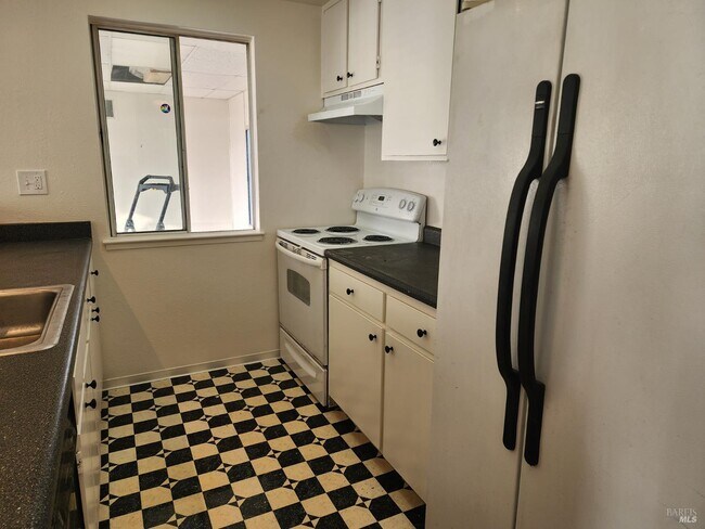 Building Photo - 102 Ohio St