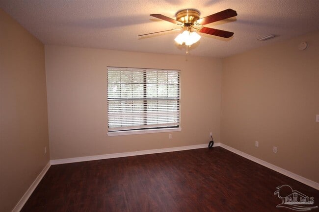 Building Photo - 6250 Starhill Dr