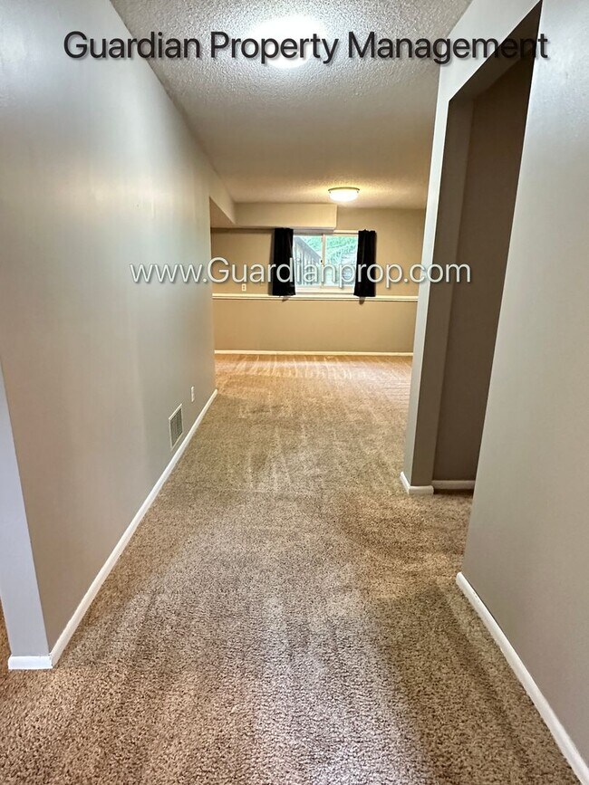 Building Photo - Eden Prairie Single Family Home, Fenced Yard, 2 Car Garage, Dishwasher W/D