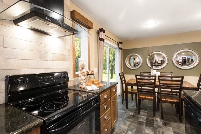 Building Photo - Meadow Creek