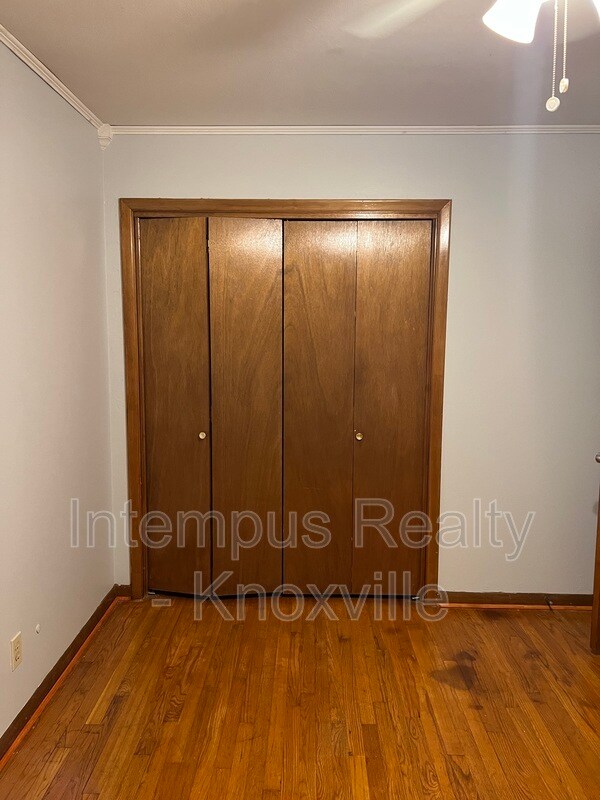 Building Photo - 5801 Ridgewood Rd