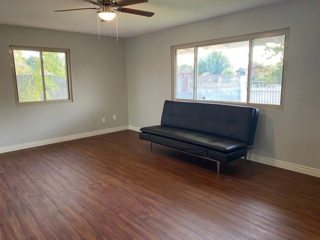 Building Photo - 3 bedroom home with large living room on a...