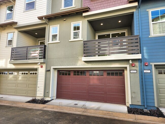 Building Photo - Newer Townhome at Penny Lane in Concord, 2...