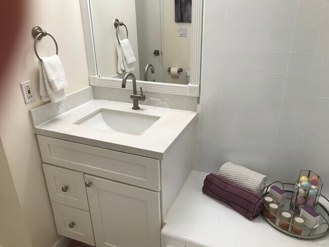 Building Photo - 1299 Cordova St