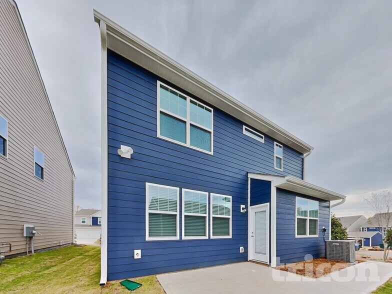 Building Photo - 182 Magnolia St
