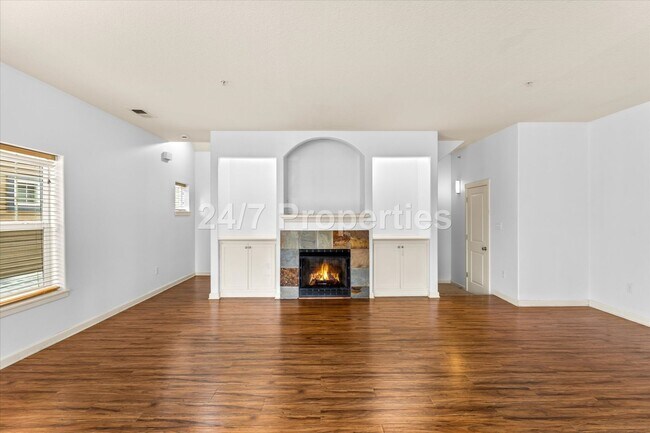 Building Photo - *MOVE-IN SPECIAL!* 3 BD I 2.5 BA Beaverton Townhome