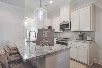 Building Photo - 2 Bedroom Furnished Rental Near LSU|Short Term & Long Term Options Available