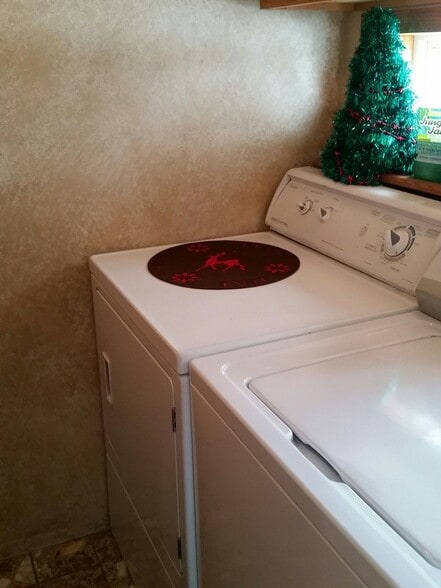 Building Photo - 72 90th Ave