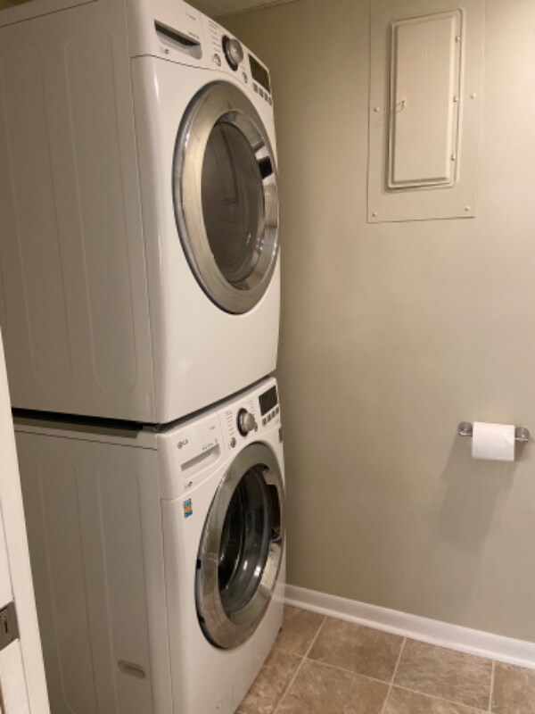 Building Photo - 615 Central Ave