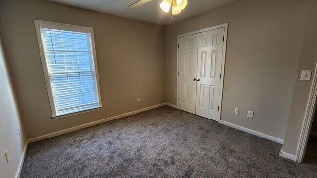 Building Photo - 3330 Ridgefair Dr