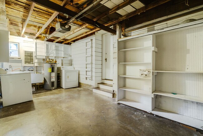 Building Photo - 4650 NE 112th Ave