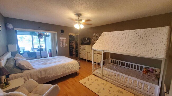Building Photo - 3853 Carambola Cir N