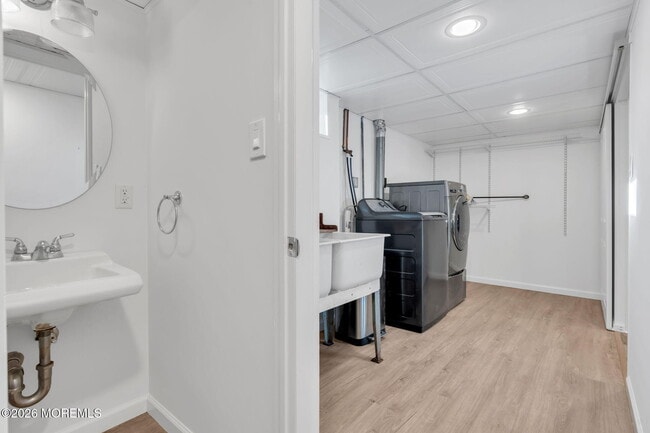 Building Photo - 723 Pitney Dr