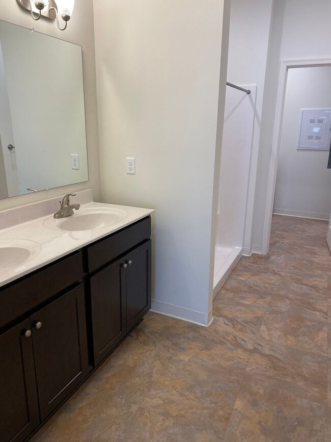 Building Photo - Pent House Suite for Rent
