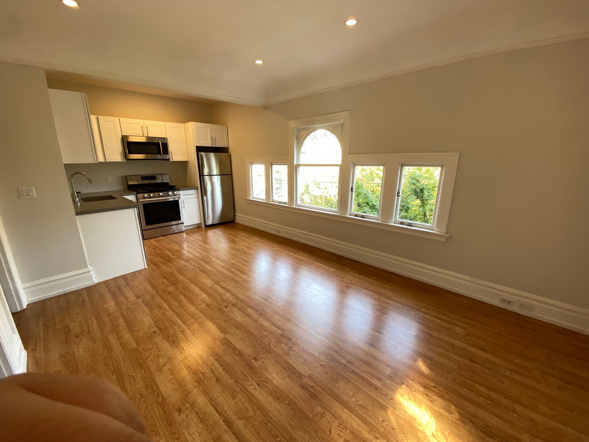 Open concept living room and kitchen - 535 30th St