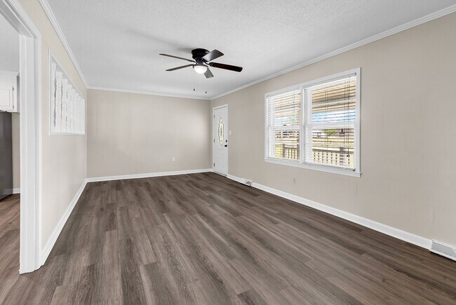 Building Photo - 1354 Rogers Rd