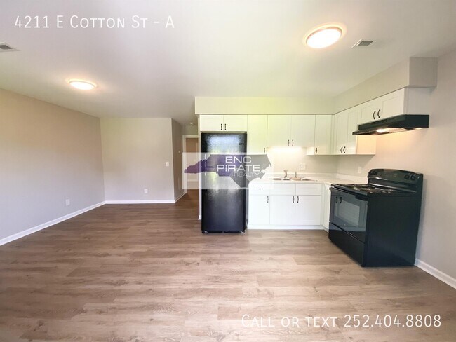 Building Photo - 4211 E Cotton St