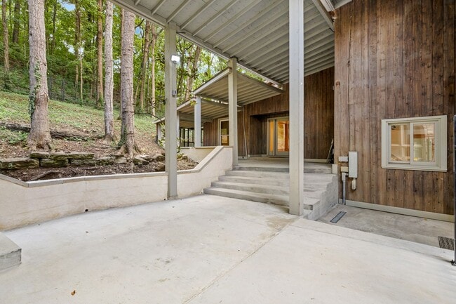 Building Photo - 5729 Stoneway Trail