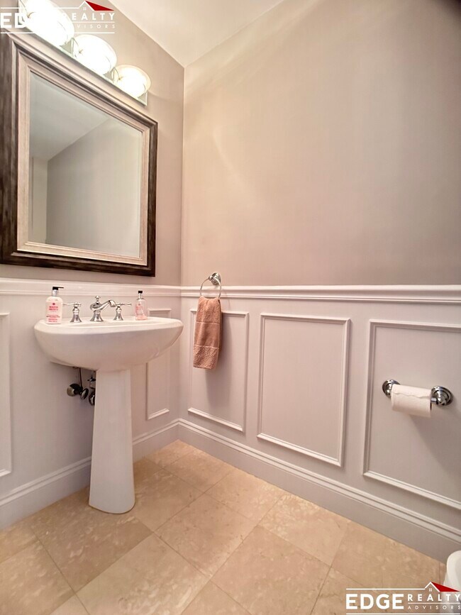 Building Photo - 1584 Beacon St