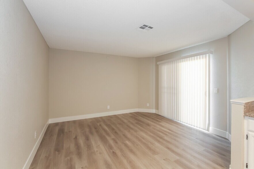 Building Photo - 1403 Harmony Hill Dr