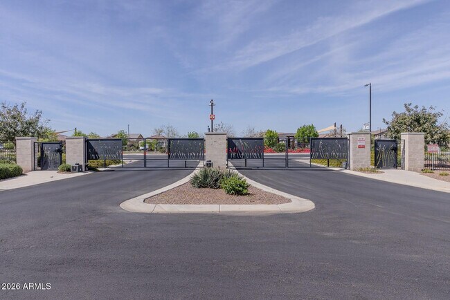 Building Photo - 9115 W Glenrosa Ave