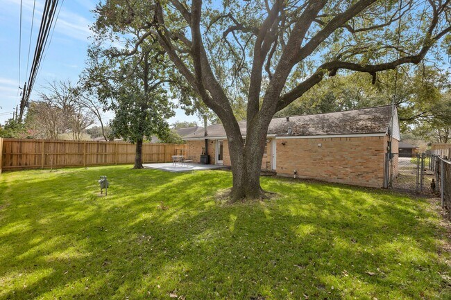Building Photo - 4750 Sanford Rd