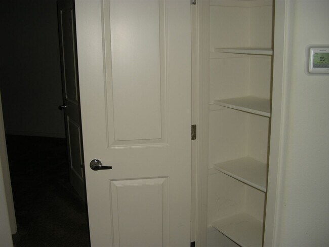 Building Photo - Two Bedroom, Two and and a Half Bath Townh...