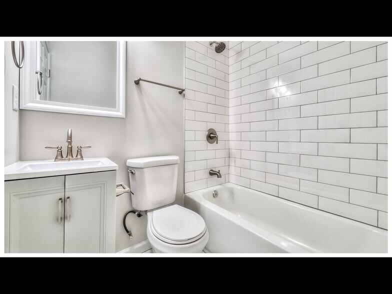 Building Photo - 3336 W Caton Ave