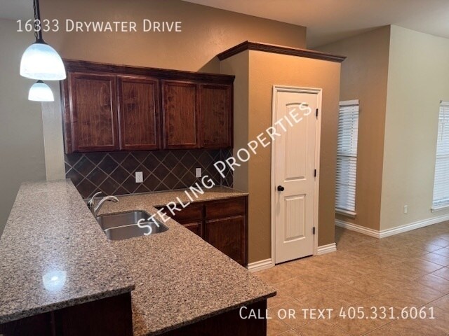 Building Photo - 16333 Drywater Dr