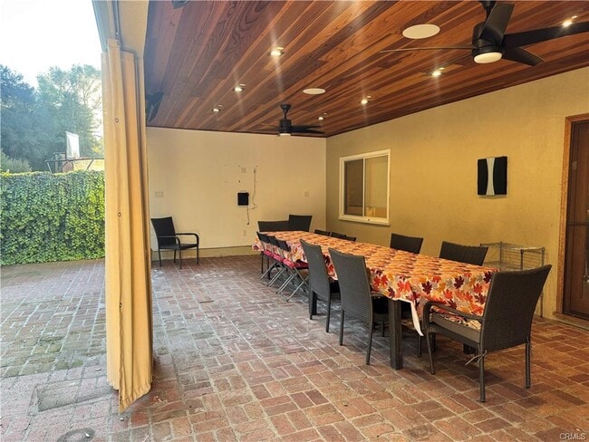 Building Photo - 2248 E Chevy Chase Dr