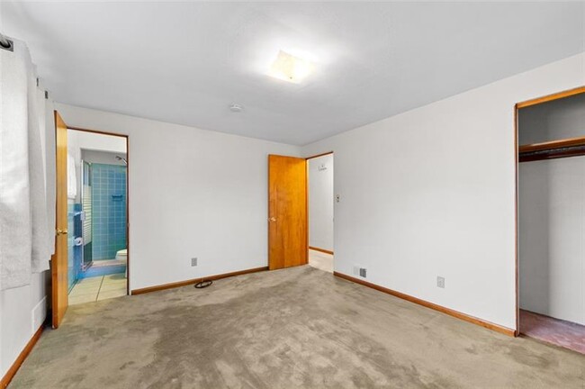 Building Photo - 4813 Sandy Dr