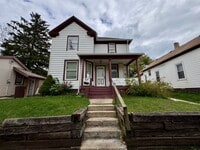 Building Photo - Large 2 Bed Lower Unit with Appliances & Garage Space!