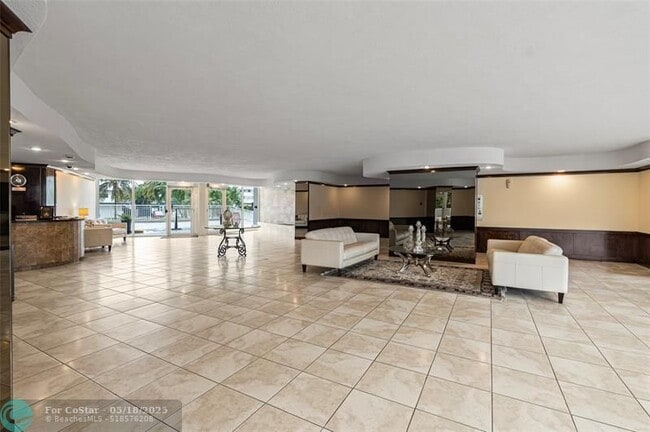 Building Photo - 2841 N Ocean Blvd