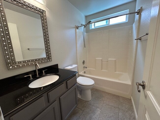 Building Photo - Paseo Del Sol