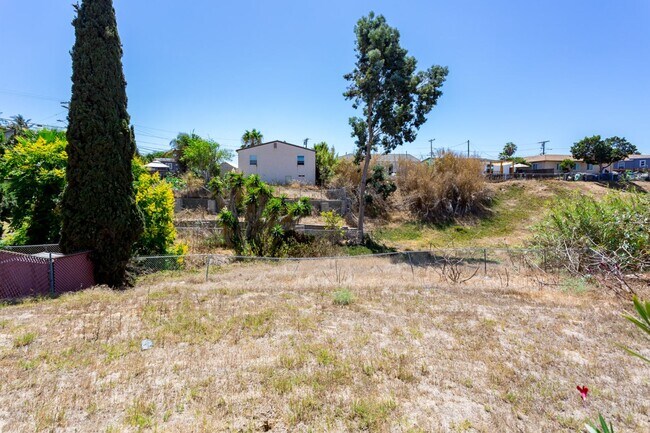 Building Photo - Charming San Diego Home with Large Backyard!