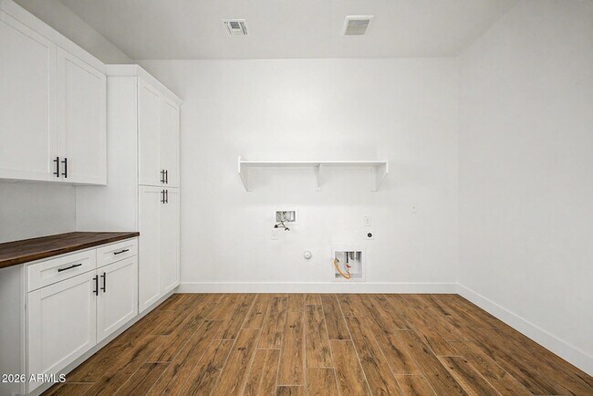 Building Photo - 2083 E Scorpio Pl