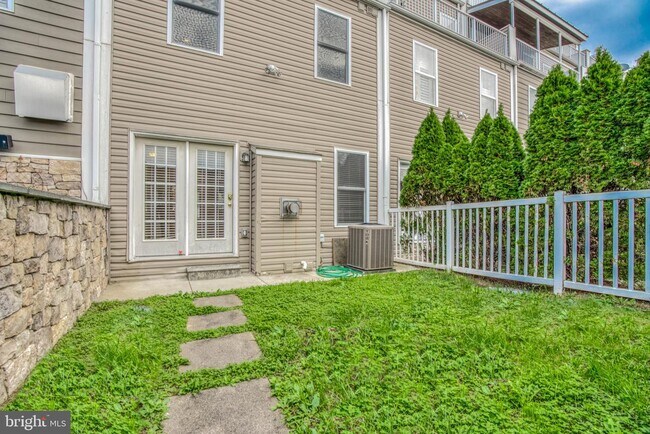 Building Photo - 1320 Race St