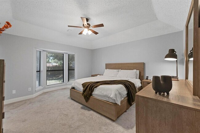 Building Photo - 2530 Seven Hills Dr